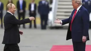 Скандал в Аляска: секретни документи за срещата Тръмп – Путин открити в хотел