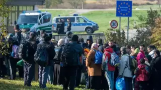 Бежанци в Австрия умишлено се провалят на езикови изпити, за да избегнат...