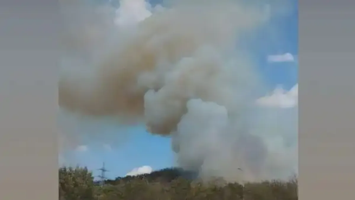 Гъсти облаци черен дим изправиха на нокти варненци, запали се... Видео