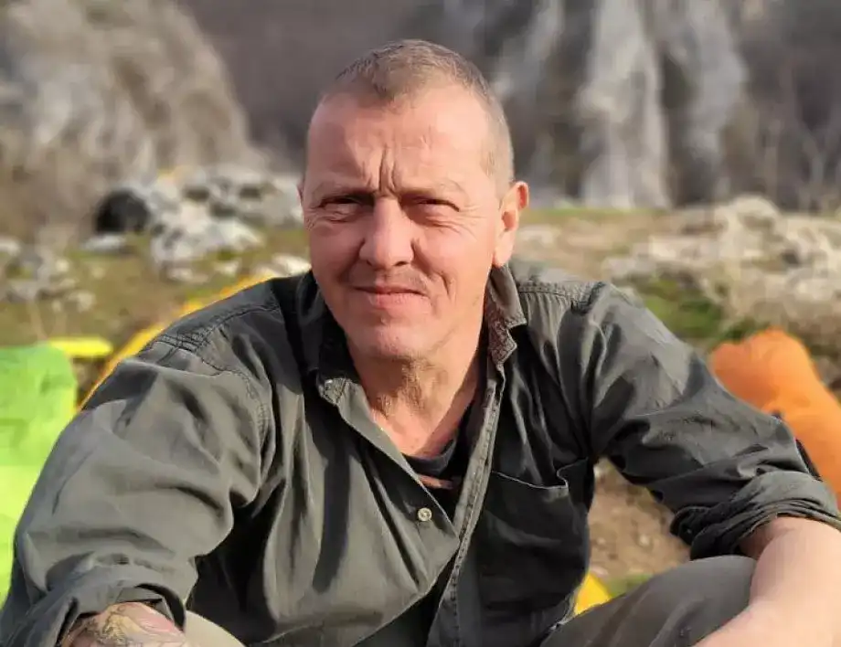 Фотобомба в БЛИЦ! Валери Йорданов разпуска на гръцки плаж