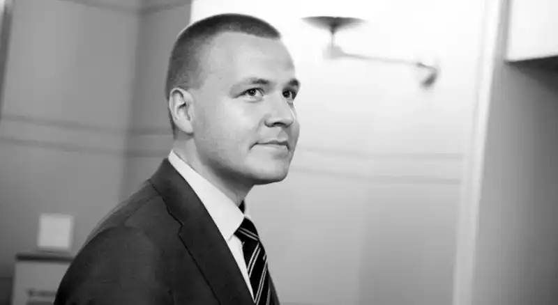 30-г. депутат почина в парламента