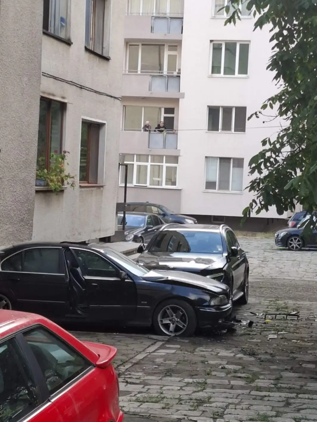 Млад джигит с БМВ сътвори зрелищно меле в Карлово, последва бесен екшън и... Снимки