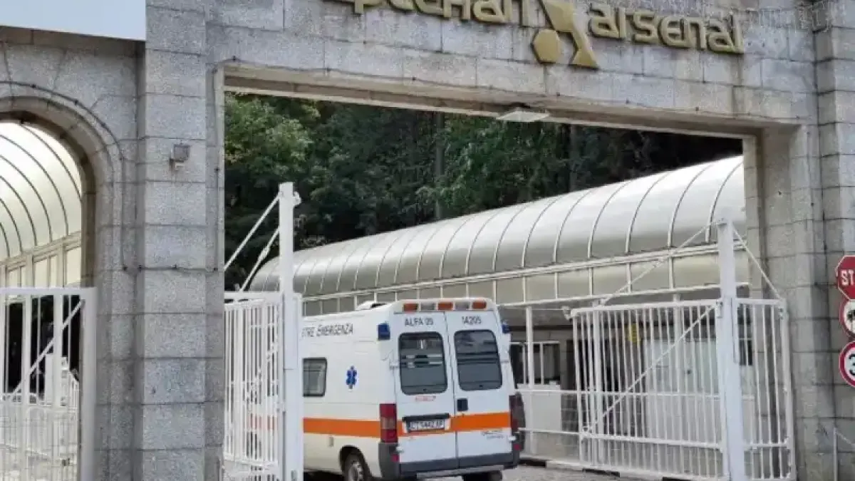 Обрат с пострадалия мъж край Казанлък, линейката на завод "Арсенал" го е поела