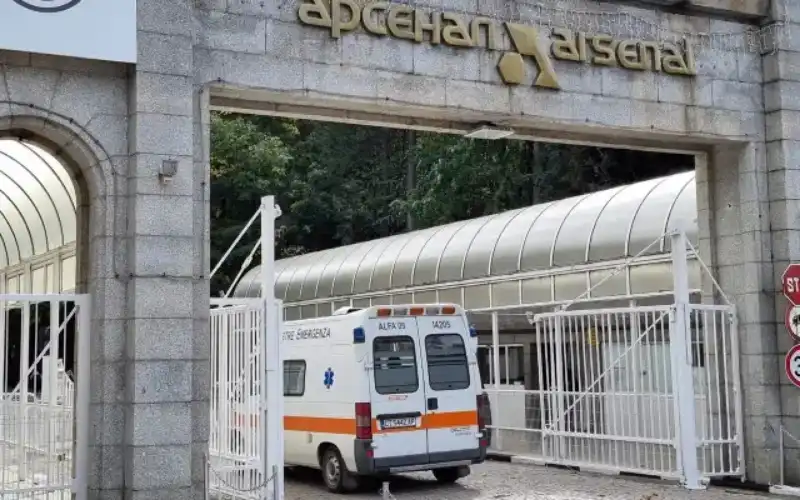 Обрат с пострадалия мъж край Казанлък, линейката на завод "Арсенал" го е поела