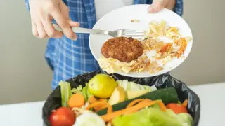 Кюфтета и пържоли натръшкали стотиците сватбари в Сливенско