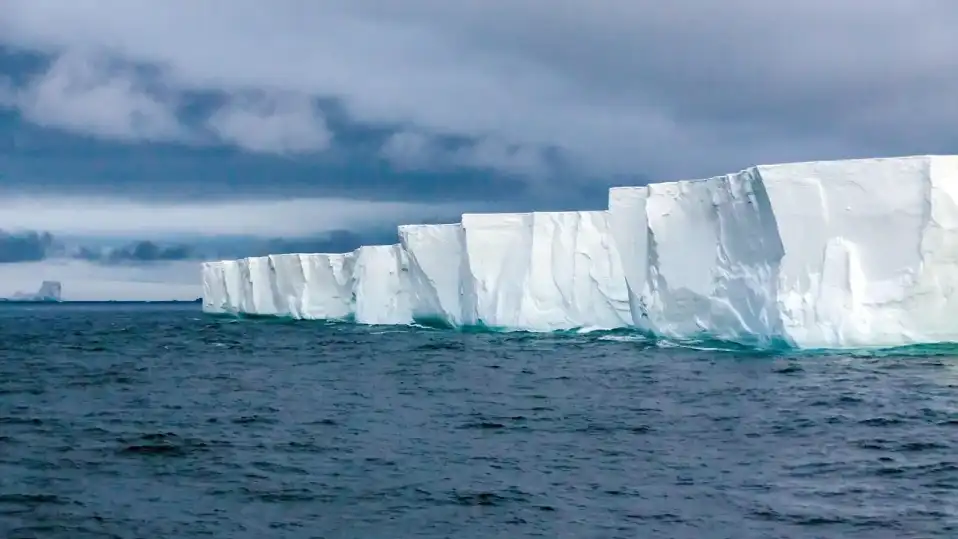 Учени бият тревога: Западна Антарктида е на ръба на „катастрофален колапс“, морето ще се вдигне с 3 метра