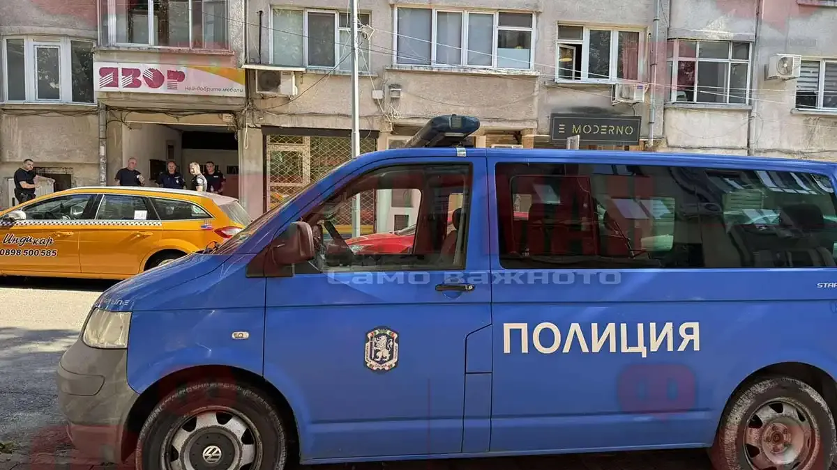 Спецакция блокира центъра на Бургас Снимки