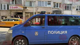 Спецакция блокира центъра на Бургас Снимки