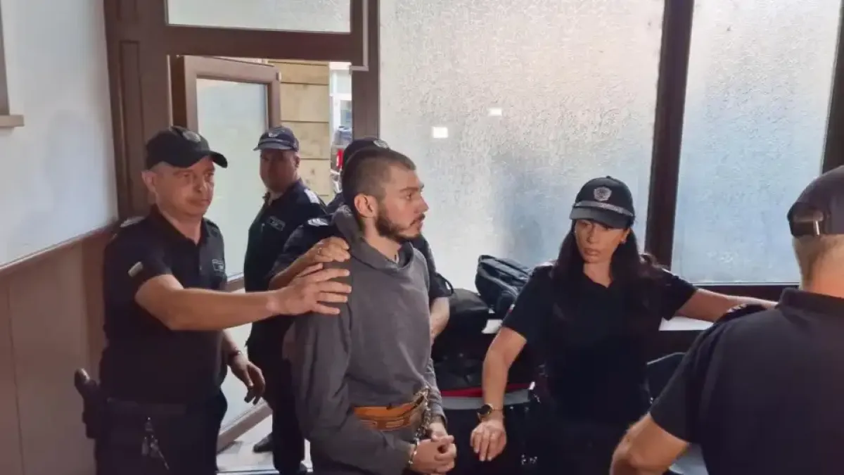 Убиецът на Димитрина от Първомай влезе в съда Снимки