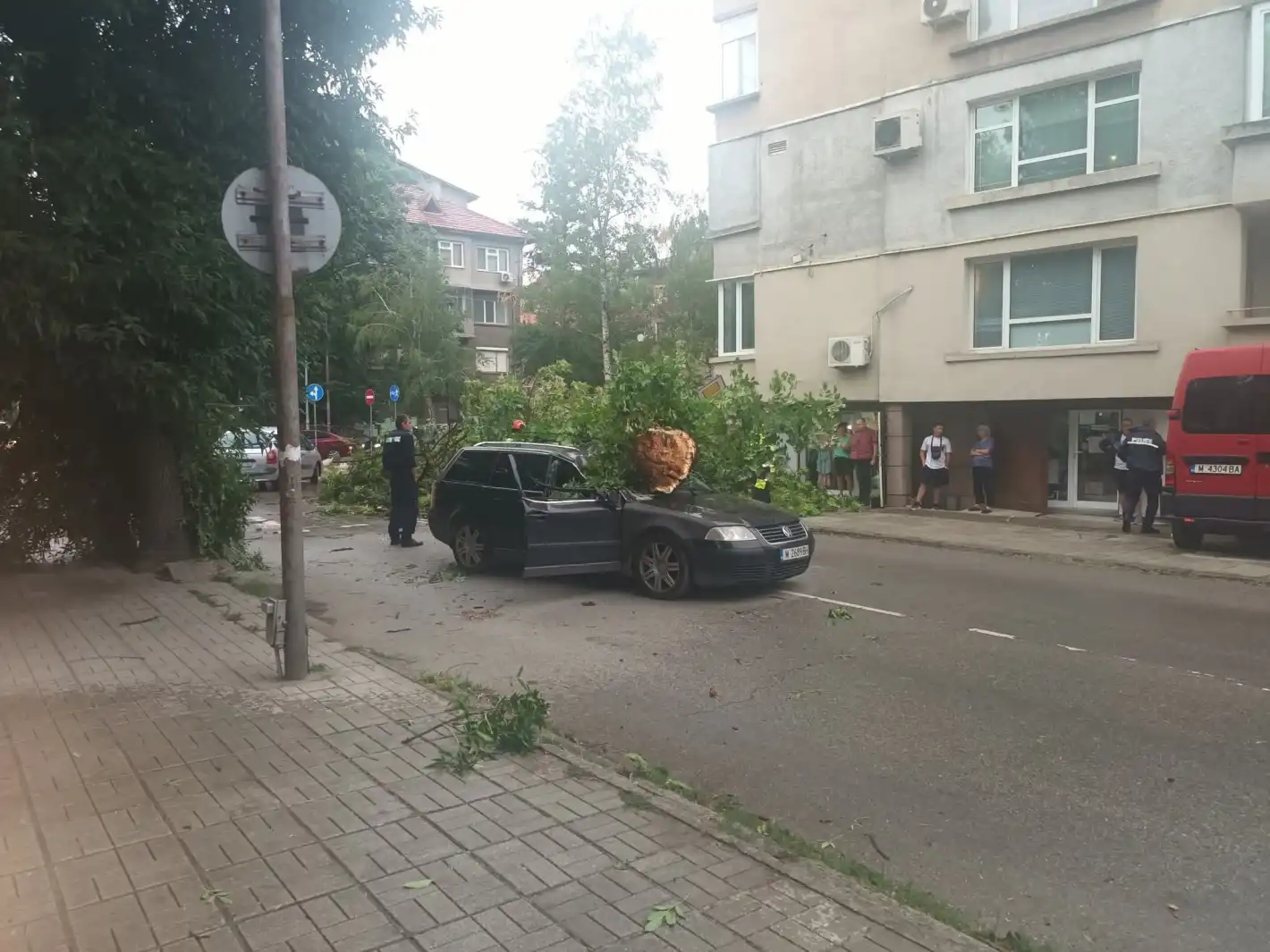 Синоптиците познаха! Мощна стихия помля тези части от България Видео