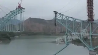 Огромна трагедия в Китай, срути се внушителен мот над Жълтата река Видео