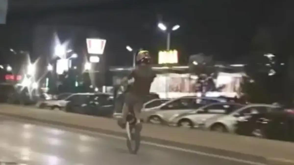 Нагъл моторист вбеси столичани, мрежата прегря Видео
