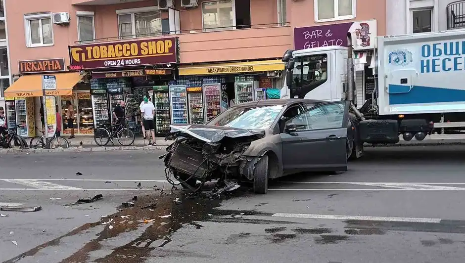 Зверско меле Несебър в ранни зори, по асфалта се лее... Снимки