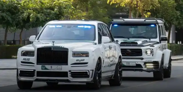 Като олигарсите: Патрулна полиция премина на Rolls-Royce и Mercedes G-Class Снимки