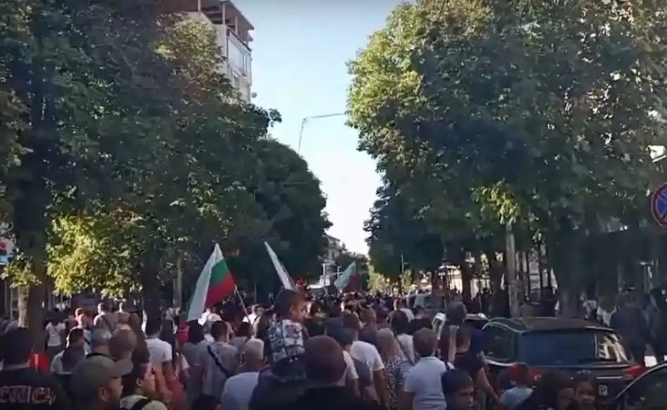 Плевенчани излязоха на протест, ще им пуснат водата, но...