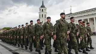 Страна от НАТО може да бъде принудена да върне наборната военна служба