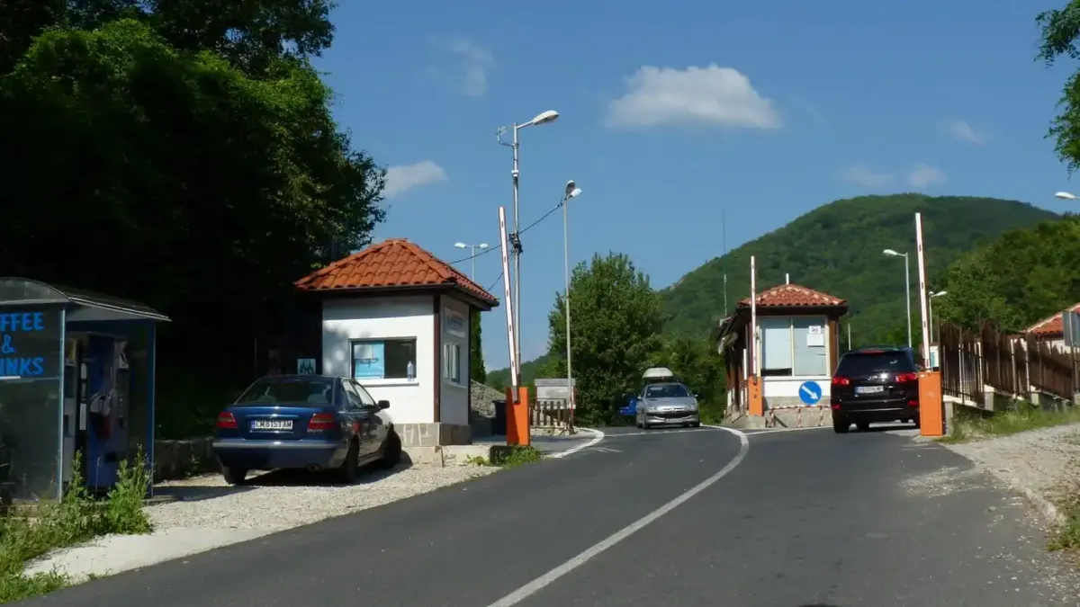 Затвориха ГКПП, гърците запретнаха ръкави за ремонт