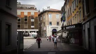 Събарят символа на югославската промишленост