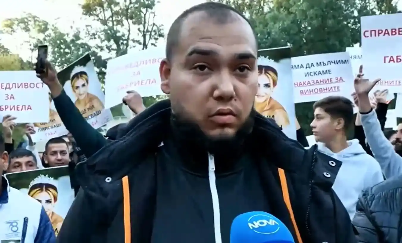 Напрежението пред болницата в Русе продължава: Съпругът на починалата родилка със своя версия за трагедията Видео