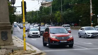 Вижте какви ги върши блондинка с бял Мерцедес в София СНИМКИ