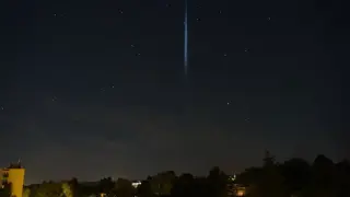 Жители на европейски страни наблюдаваха необичайно явление в небето Снимки