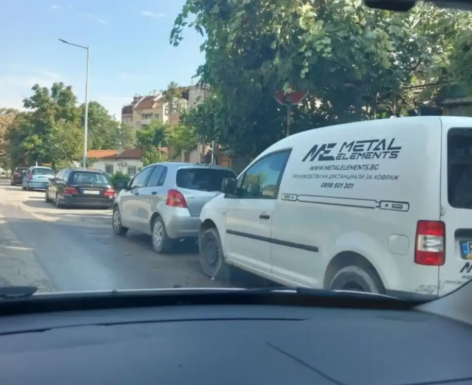 Жена зад волана отнесе глоба в Пловдив, защото не е ясновидка: видя STOP-а чак след акта Снимки