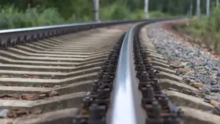 Влакът Враца-Мездра спря за миг и последва нагла кражба