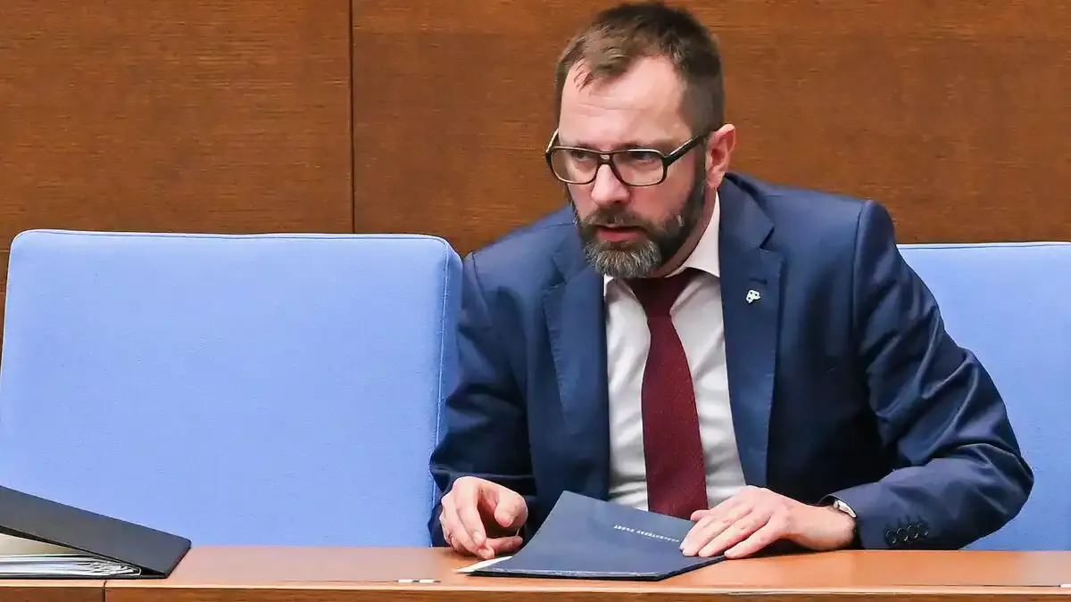 Заплатата на шефа на АПИ – "съвсем съизмерима със средното ниво в България"?