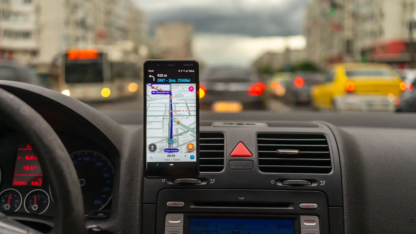 Waze се ъпгрейдна, лови вече и най-хитрите камери