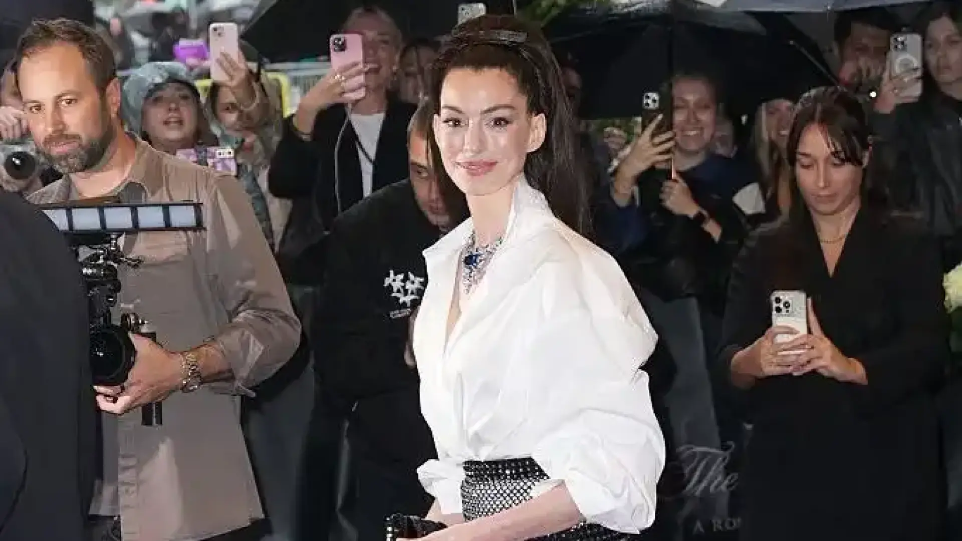 Ан Хатауей се преби зрелищно докато снима "Дяволът носи Прада" 2 Видео