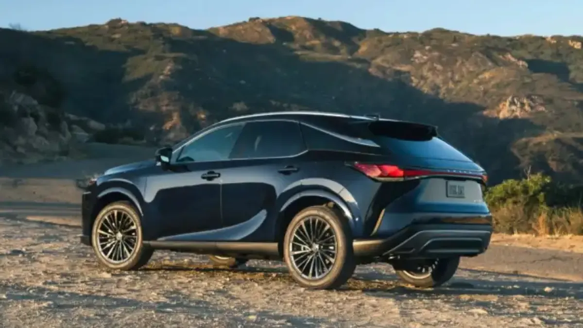 Lexus обнови популярния кросоувър RX, ето какво е оборудването Снимки