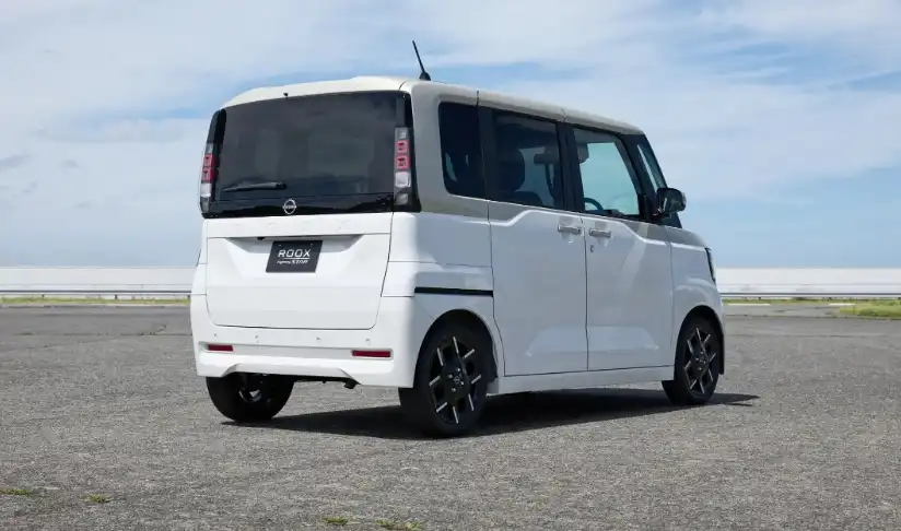 Nissan представи достъпен автомобил с богато оборудване само за $11 000 Снимки