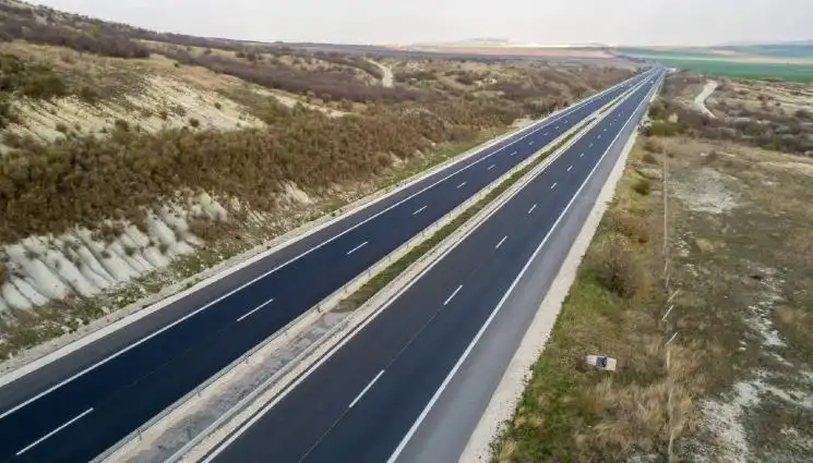 Тъжно, но факт: Пътуването в България става по-бързо... през чужбина