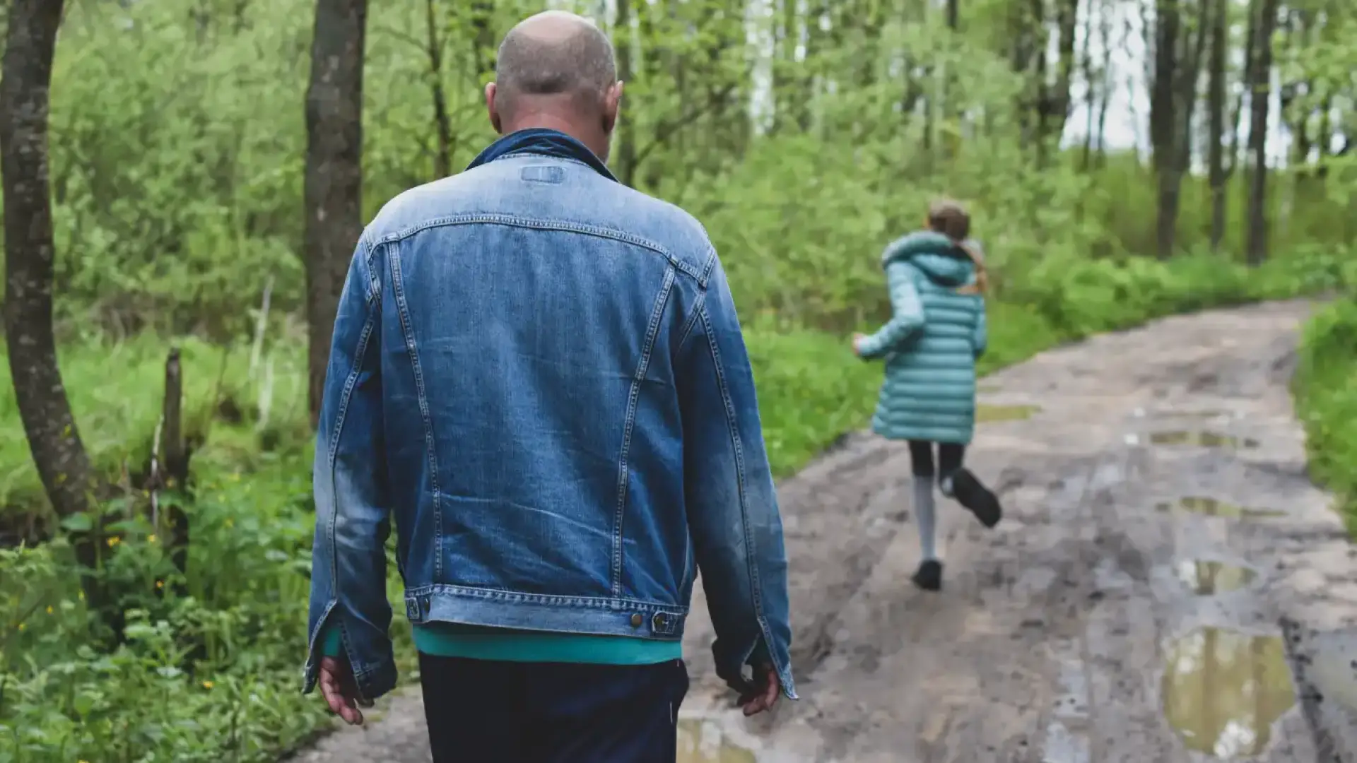 Паника в наш град: Дядо Любен задява 7 г. момиченце, обещава й лунапарк