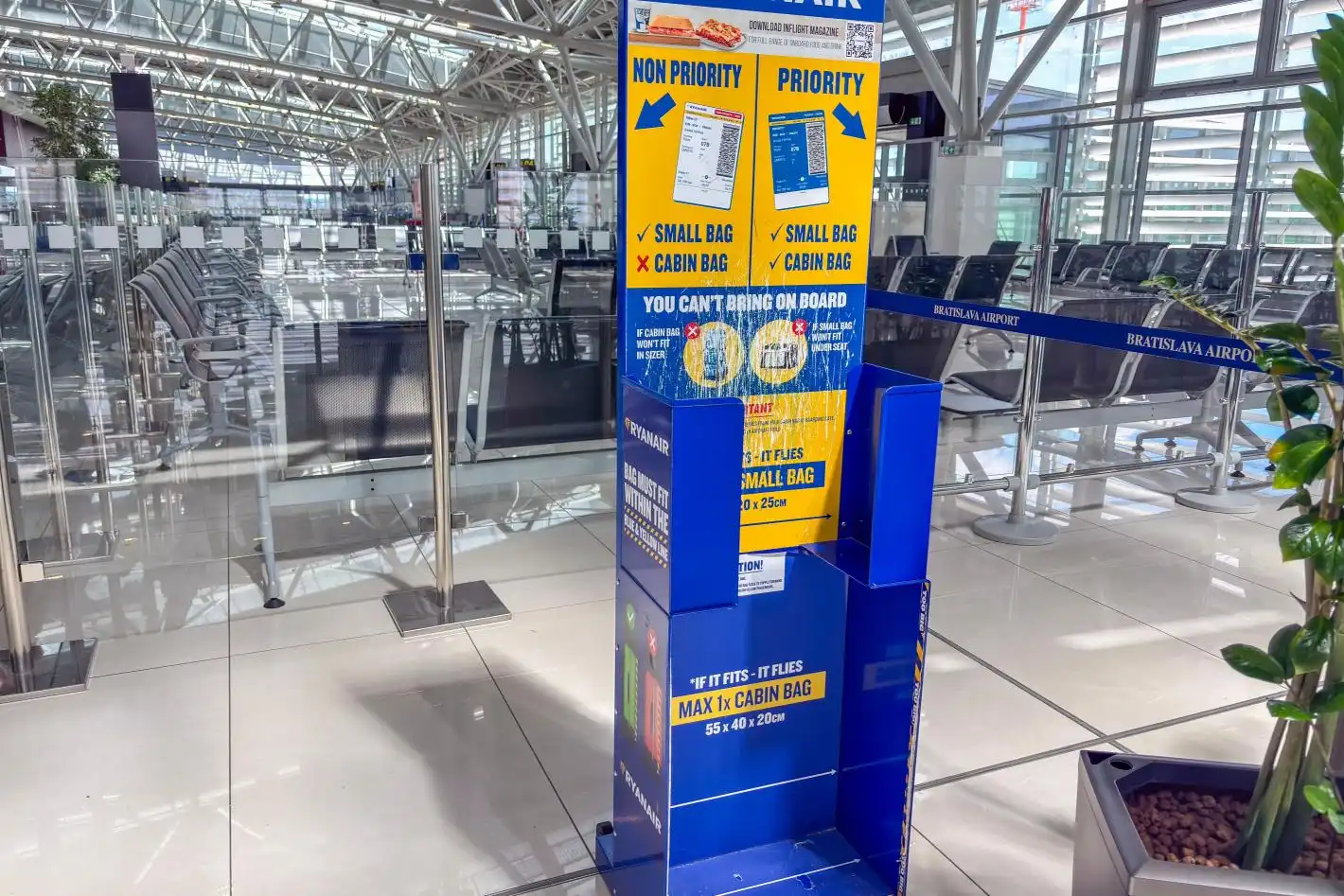 Върховна арогантност! Ryanair раздава бонуси на служителите си за всеки свален пътник
