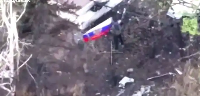 Видео 18+ показа какво се случи с руснаци, забили руско знаме в село до Покровск