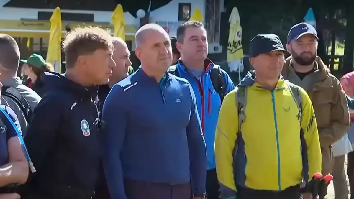 Румен Радев се качи на Черни връх и връчи златни медали Видео