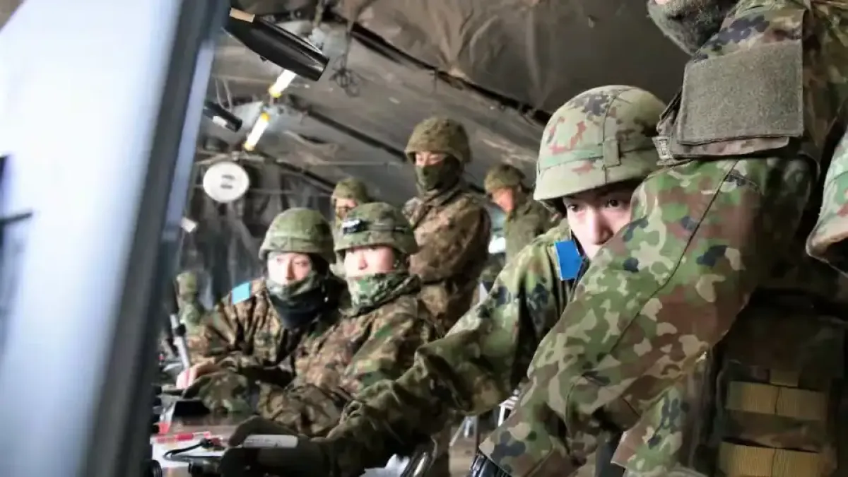 Япония се въоръжава трескаво заради Китай, но никой не иска да е войник