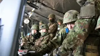 Япония се въоръжава трескаво заради Китай, но никой не иска да е войник