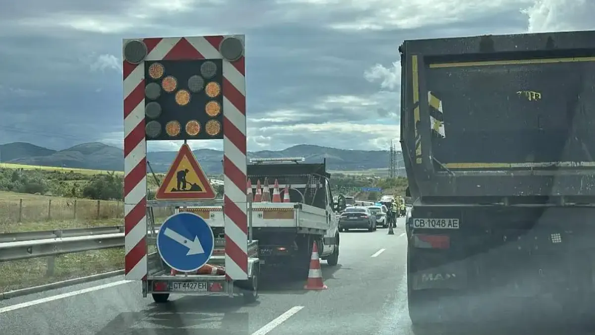 Меле на АМ „Струма“, задръстването е огромно Снимки