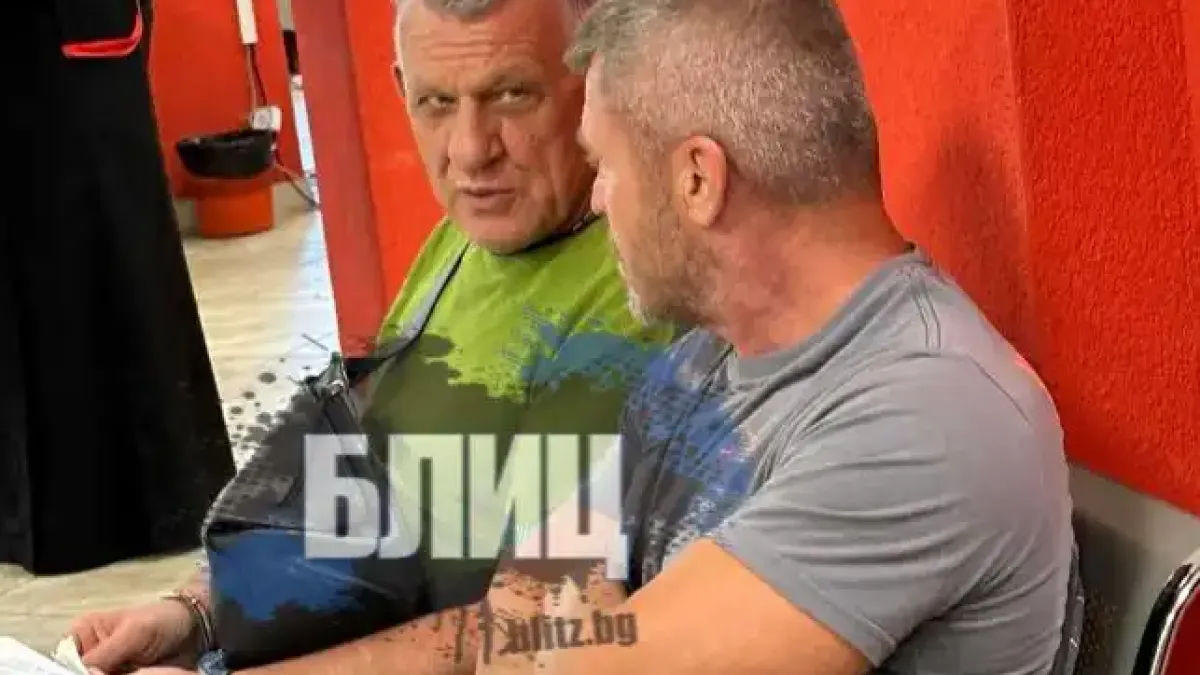 Фотобомба в БЛИЦ! Митичният митничар Паскал си вади паспорт с мутри