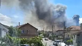 Огнен ад в Белослав, горят къщи