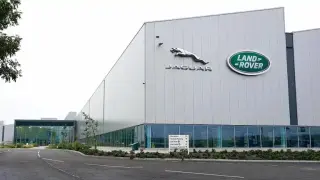 IT криза затвори един от най-големите заводи на Jaguar Land Rover