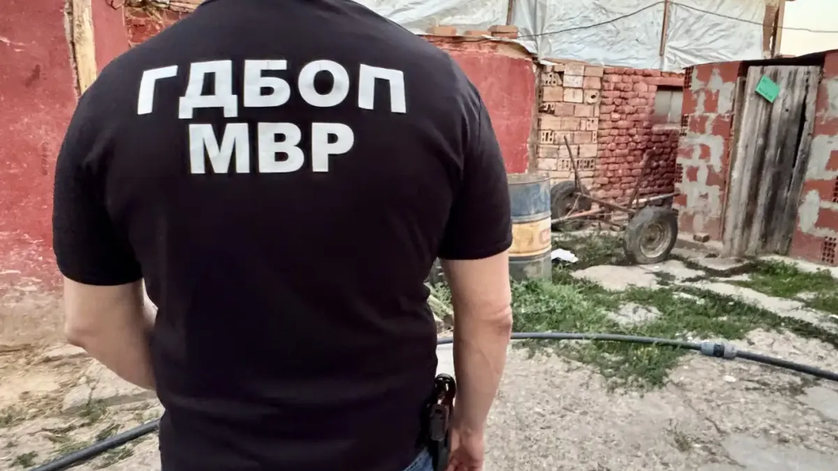 Спецакция на ГДБОП в Долни Дъбник: Канал за просия в Швейцария е разкрит Снимки