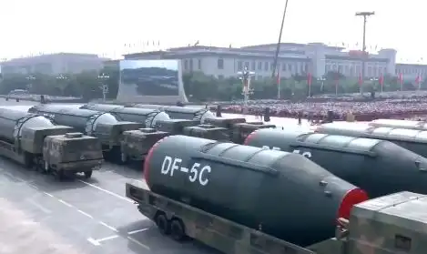 Military Watch: Китай демонстрира ядрена мощ с три нови междуконтинентални ракети