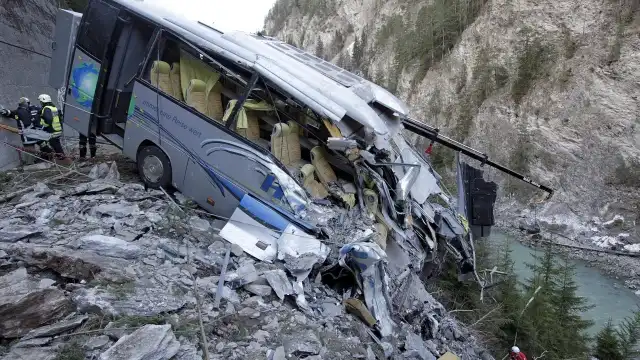 Тежка катастрофа в Турция: Автобус се преобърна край Шанлъурфа, 30 души са в болница