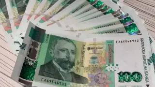 Депутатите с рекордни заплати, ето колко "лапат" на месец