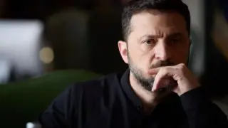 Зеленски развъртя метлата, двама министри изхвърчаха