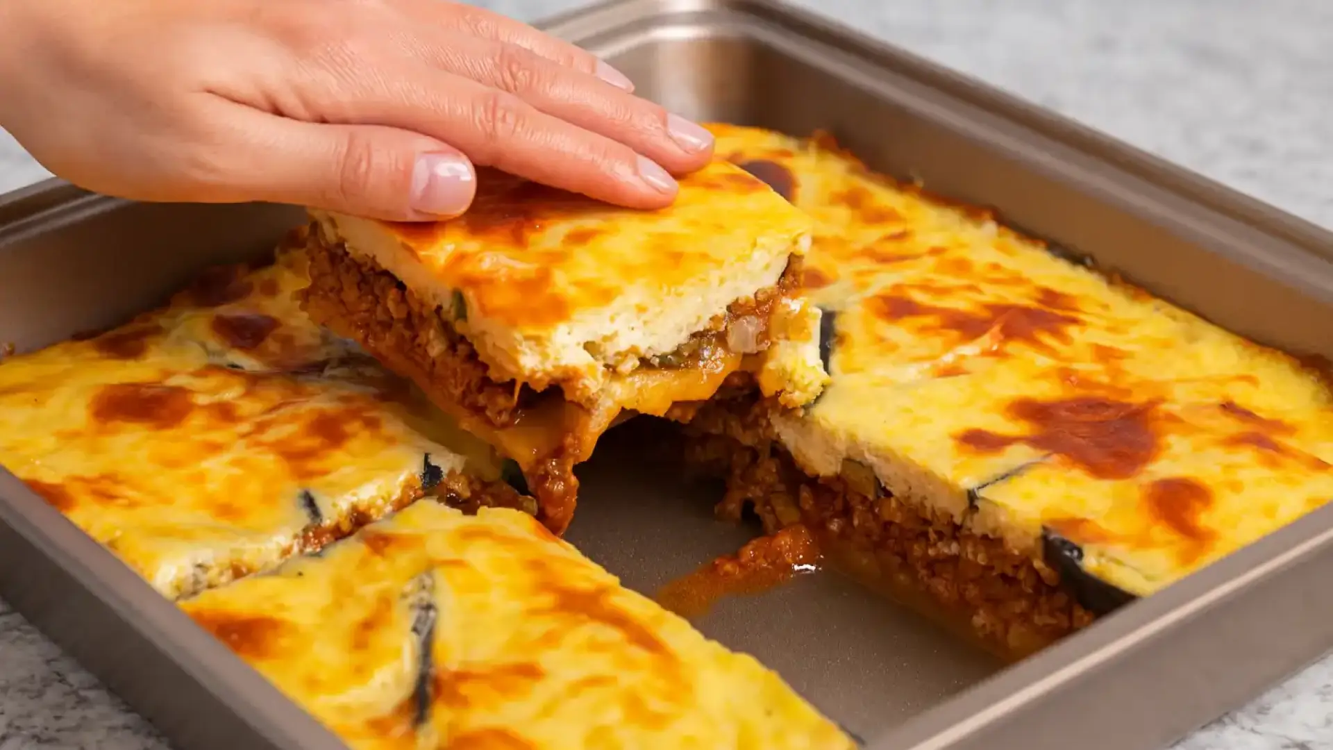 Забравете лазанята! Всички са луди по гръцката мусака с кайма и патладжан