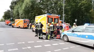 Ужас в Берлин: BMW се вряза в група деца